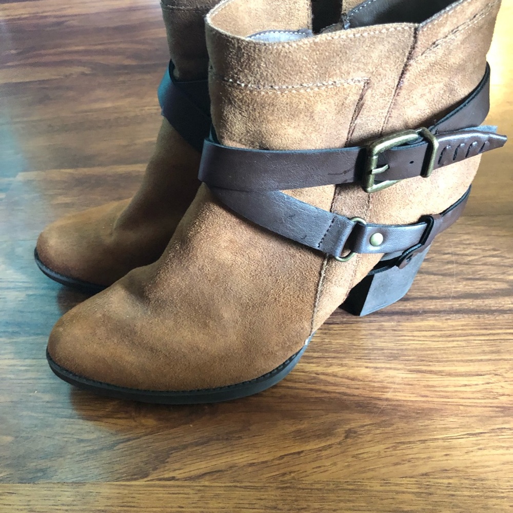 Boots size 10